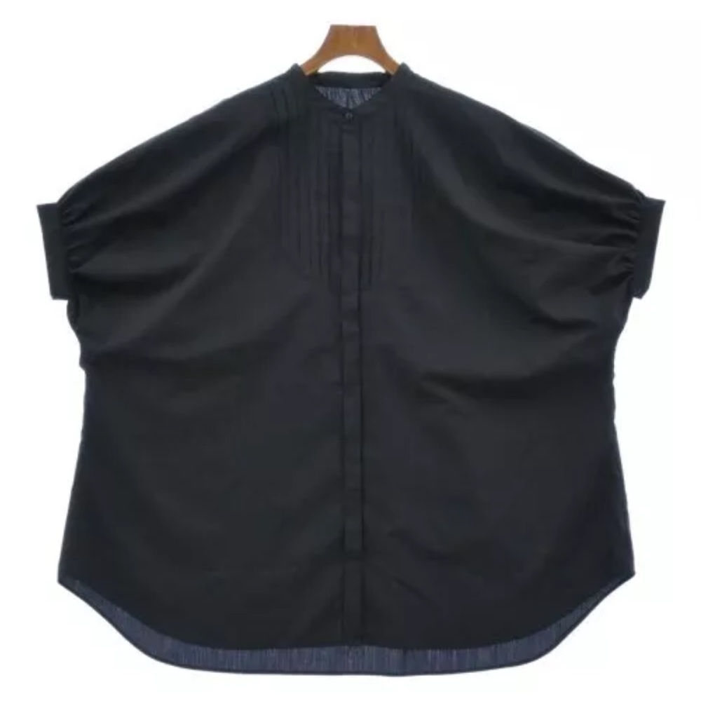 Natural Beauty Basic shirt-dress with a tuxedo detail.